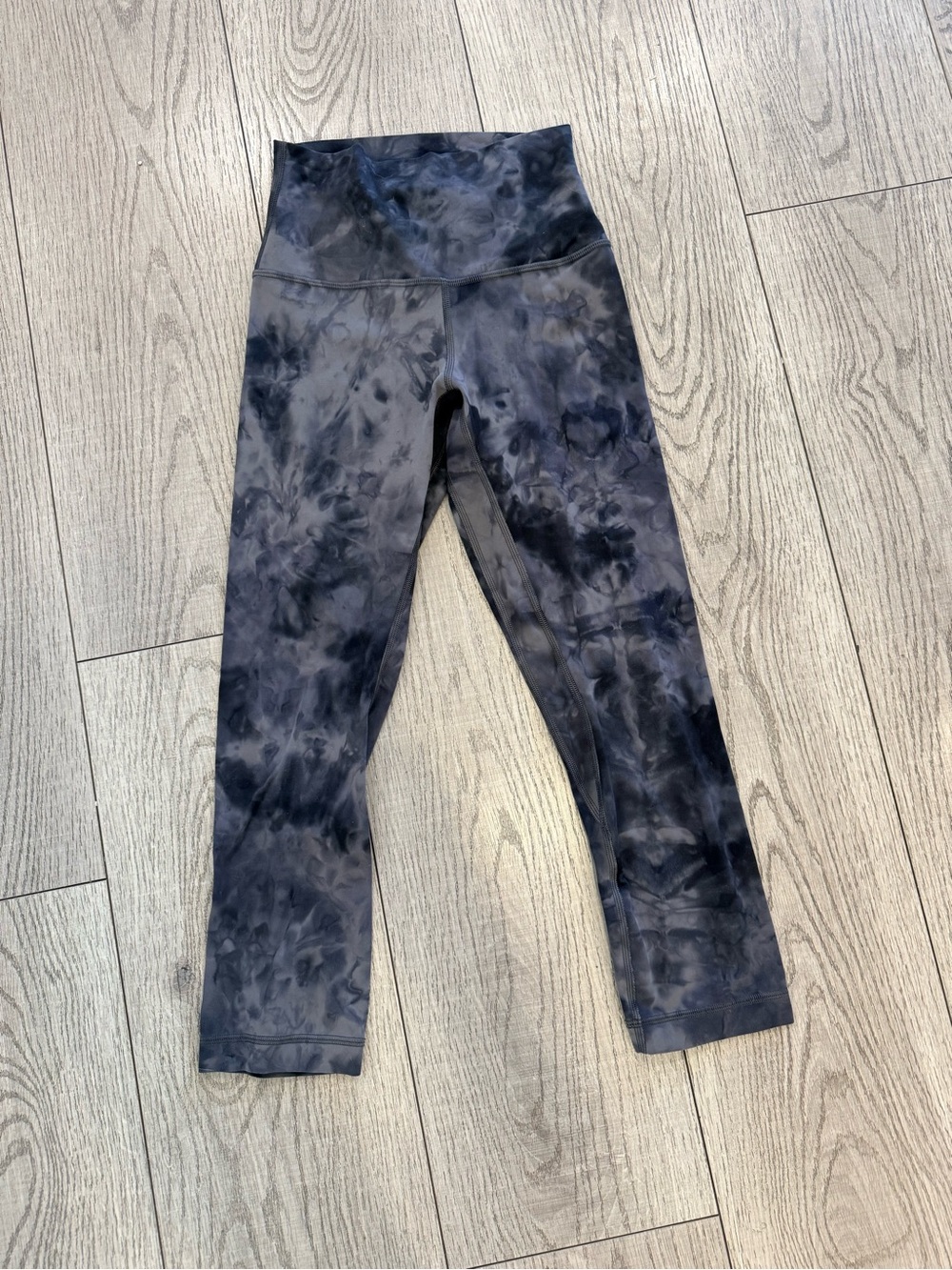 Size 2 Cropped Lululemon Tie-Dye Leggings - Black/Grey